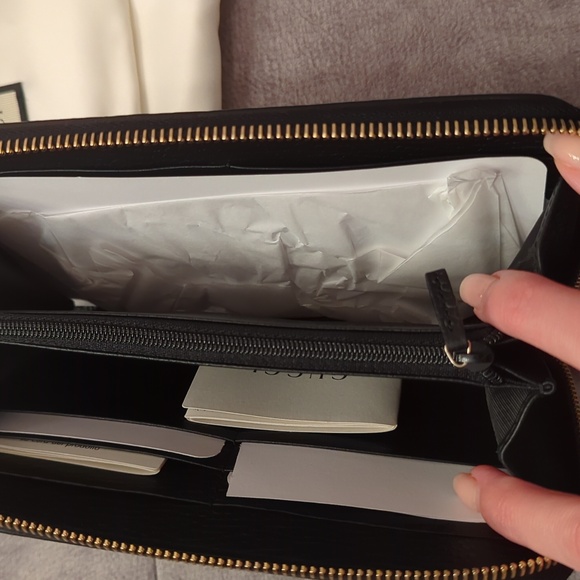 Authentic Gucci Zip over Wallet - Picture 5 of 12